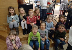 Dzieci oczekują na swój występ