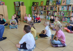 Dzieci poznają tajemnice biblioteki