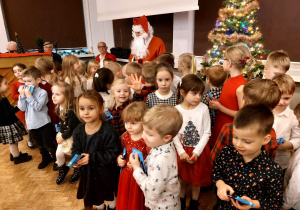 Wszyscy zostali poczęstowani czekoladami