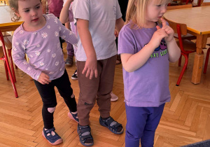 Grupa I przygotowuje sie do ruchowej konkurencji