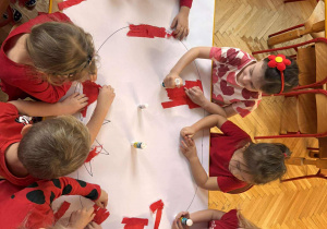 Tu powstaje cos czerwonego...