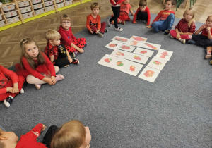 Zabawy w czerwonym kolorze w grupie II