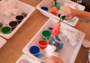 Tworzenie magicznych kul przez starszaki