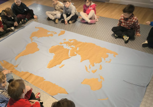 Zajęcia z mapą świata