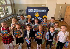 Uczestnicy z dyplomami