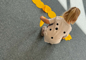 Jak dużo kółek ułożyły maluszki